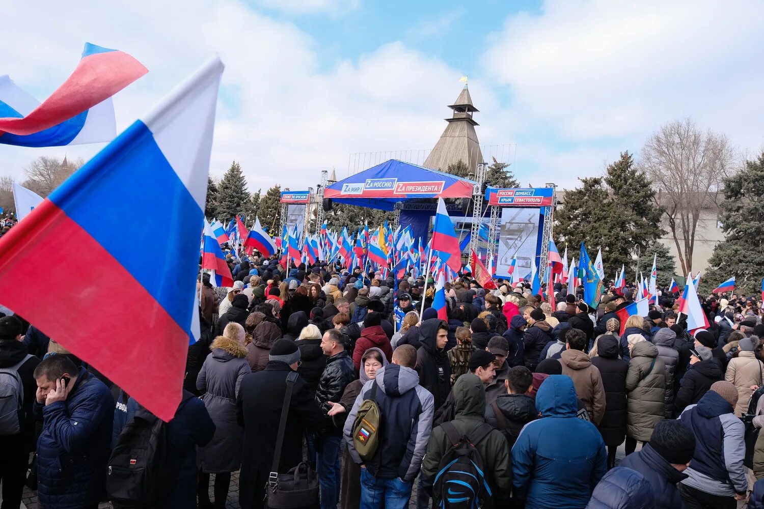 Фотографии России. Жители Донбасса митинг. Митинги в Европе. Митинг против поддержки Украины в Европе.