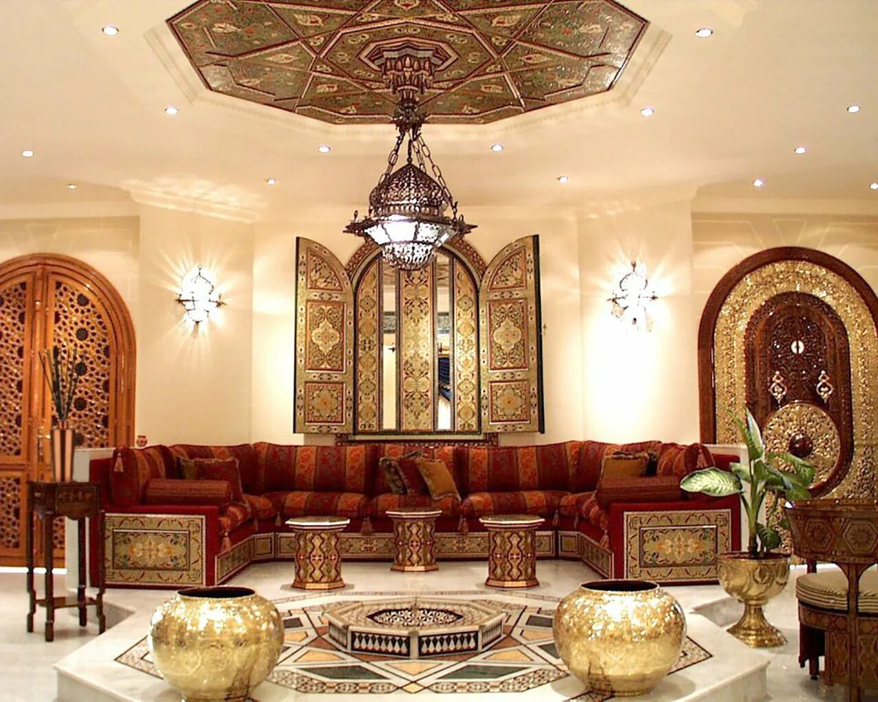 Восточный стиль в интерьере. Арабский стиль в интерьере. Потолок в марокканском стиле. Гостиная в Восточном стиле.