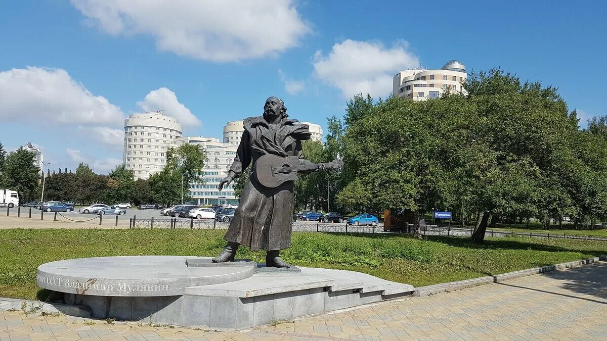 Купить памятник в екатеринбурге. Памятник Мулявину в Екатеринбурге. Памятник Владимиру Мулявину в Екатеринбурге. Мулявин памятник ЕКБ.