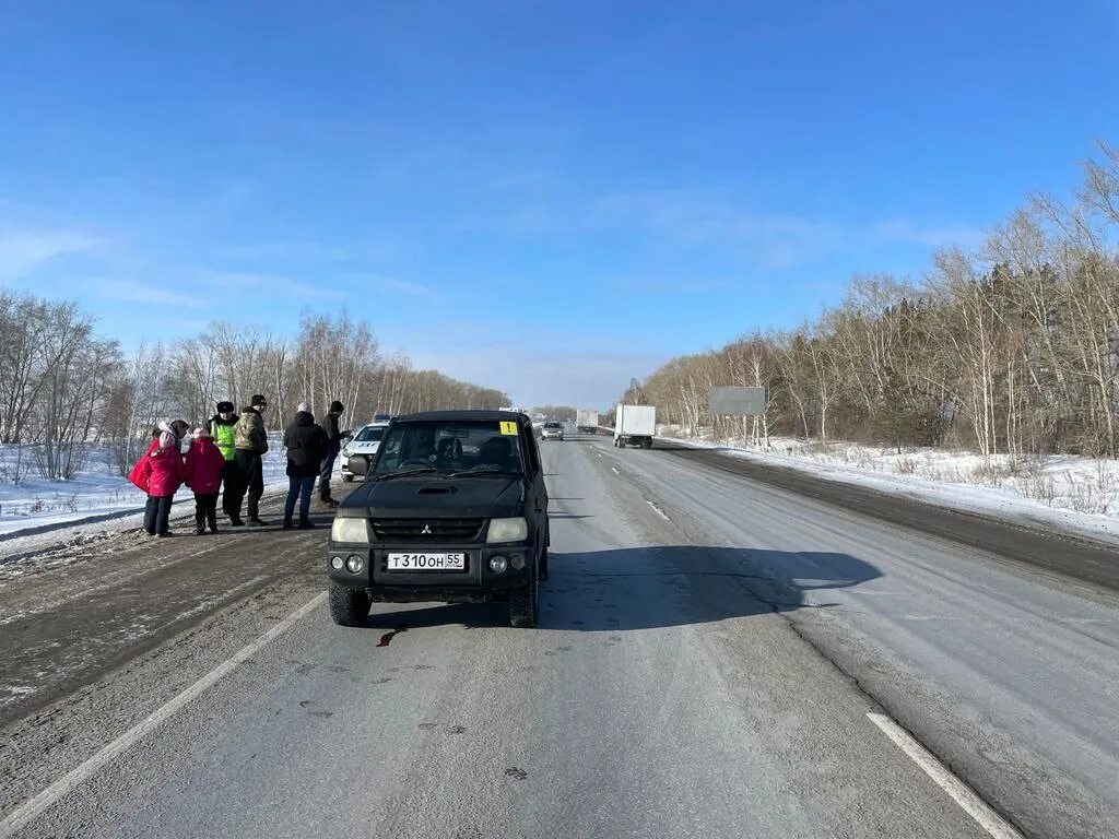 Трасса. Девочки на трассе. Обочина дороги. Трасса Омск Черлак.