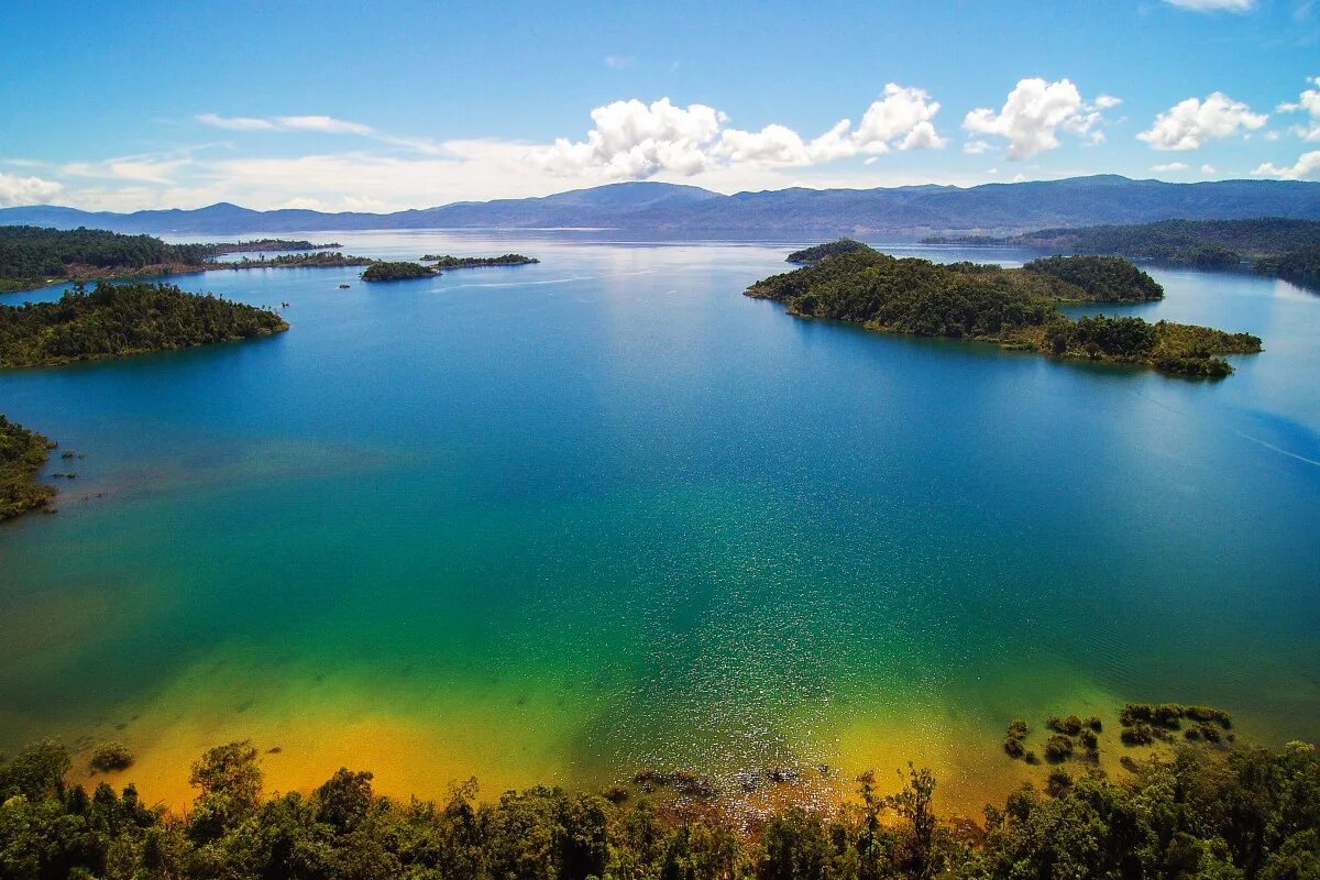 The world deepest lake is lake. Озеро Матано. Озеро Сулавеси. Озеро падар Индонезия. Озеро пайсупок Индонезия.