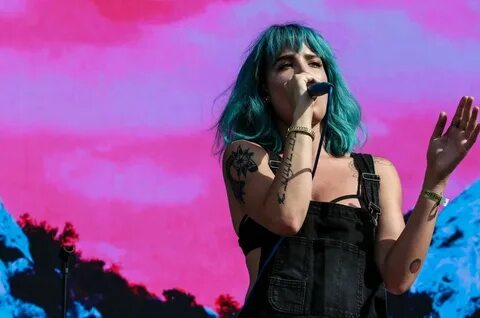 Halsey слушать