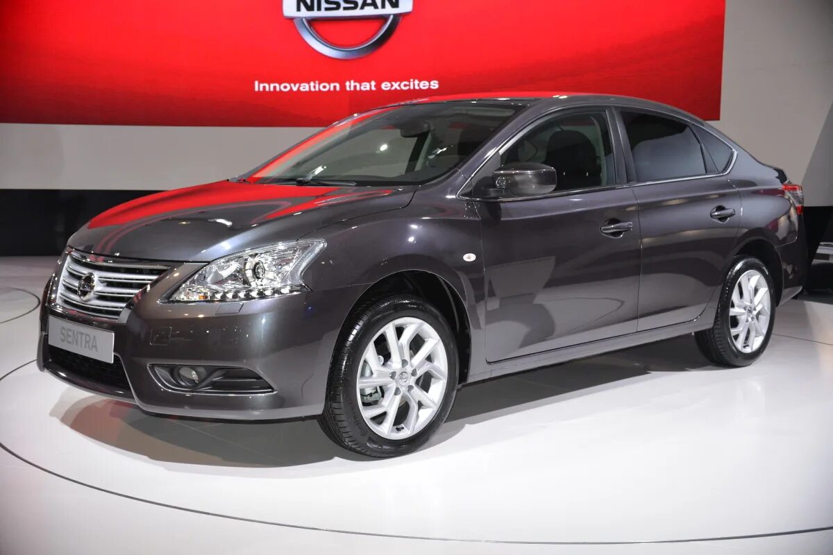 Форум ниссан премьеры. Ниссан сентра 2015. ниссан центра 2015 год. nissan sentra 2014. габариты ниссан сентра 2015.