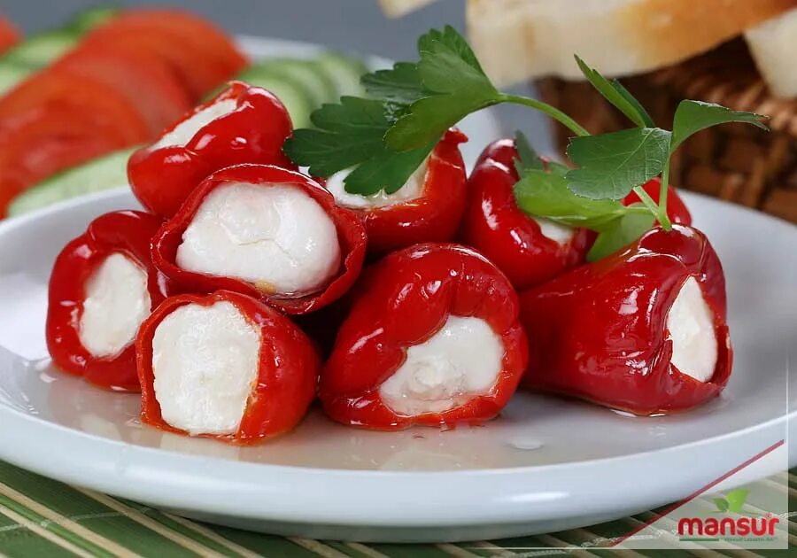 Перчики фаршированные сыром. Тунец с перцем. Перчики черри фаршированные. Мини перцы фаршированные сыром. Мини перцы фаршированные сыром.