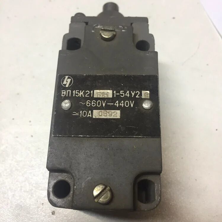 R 16 8s v 440