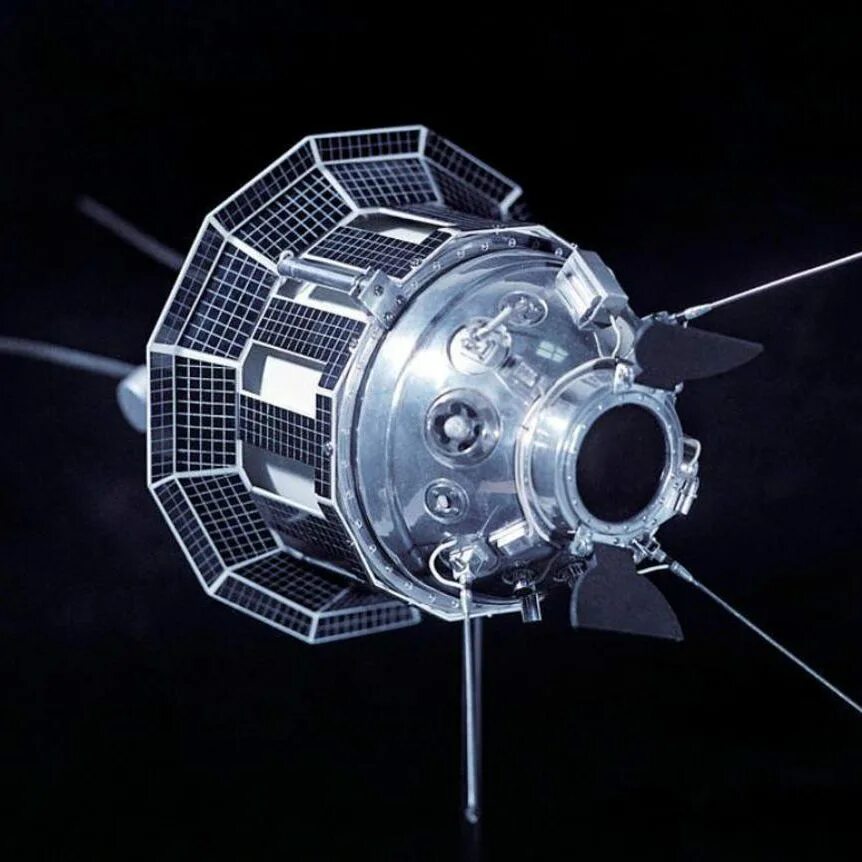 Первые космические зонды. Межпланетная станция (АМС) «зонд-3»,. Советский аппарат Луна 3. Советский космический аппарат «Луна-3». Зонд Луна 3.