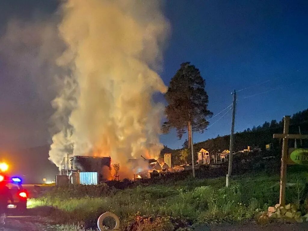 Подслушано в сатке вконтакте. Пожар в Сатке. Пожар г Сатка. Огни Сатки. Пожар в Сатке вчера.