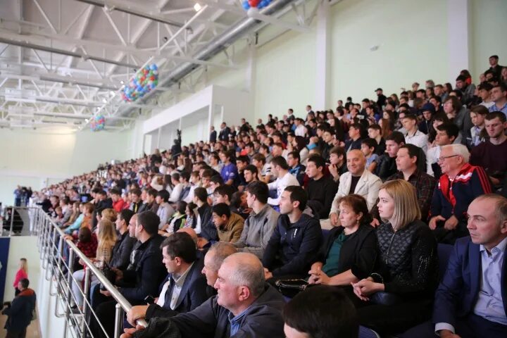 Спорт черкесск. Спорткомплекс Юбилейный Черкесск. ДС Юбилейный Черкесск. Дворец спорта Юбилейный Черкесск. Спорткомплекс Юбилейный Черкесск бассейн.