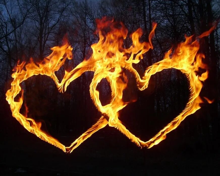 Я ловлю огнем. Огненное сердце. Горящее сердце. Огненная надпись. Пламенное сердце.