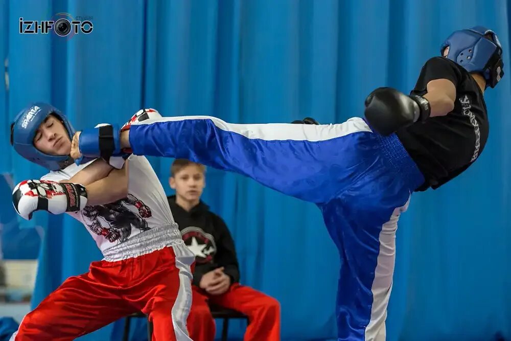 Карина валеева кикбоксинг. Кикбоксинг ижевск. Поинтфайтинг костюм. Джеб в кикбоксинге. Карина валеева кикбоксинг.