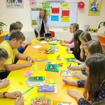 Старшеклассники в библиотеке. Language center. Языковые школы калининград. Языковая школа. Языковые школы калининград.