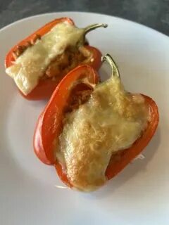 Перец фаршированный с мясом половинками