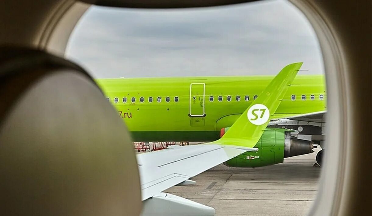 С7 авиабилеты распродажа. Самолет эссевен. Самолёт s7 Airlines. Самолет с7 и Аэрофлот. Боинг 747 s7.