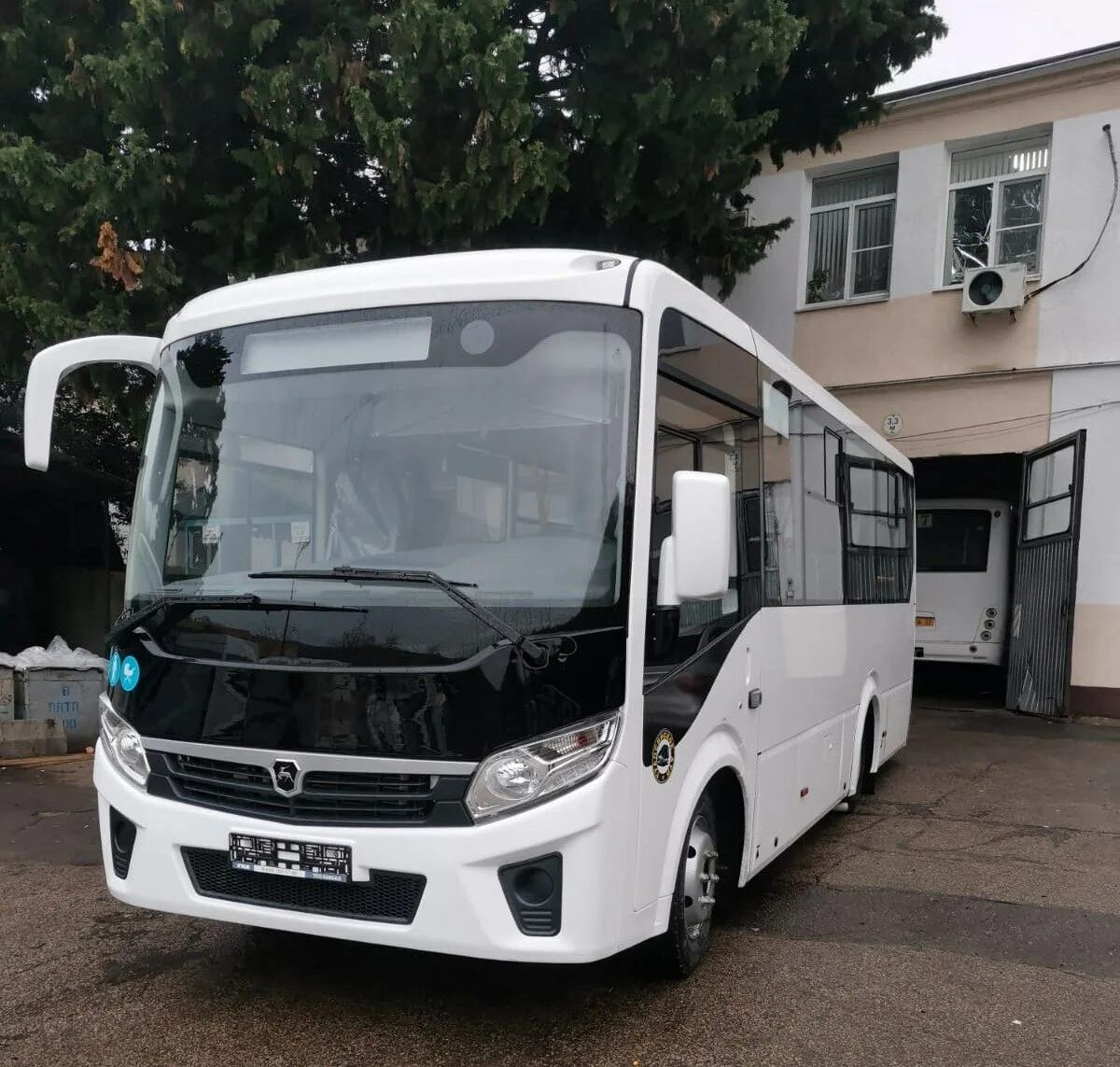 Атп туапсе. Автобус для маломобильных граждан. Лаз а1414 "лайнер-9" туапсе. Автобус туапсе-джубга. Краснодар джубга автобус.