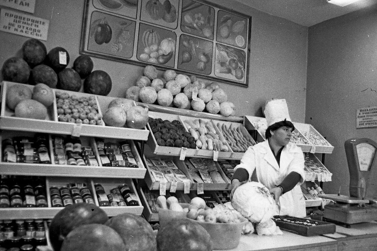 магазины сср. магазин электроники культтоваров ссср. сельпо ссср. торговля в ссср. магазин ссср 50е.