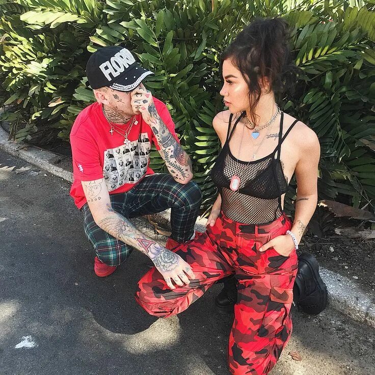 Девушки lil. Лил пип и кго левушка. Lil pump с девушкой. Девушки lil. Девушка lil peep лайла.