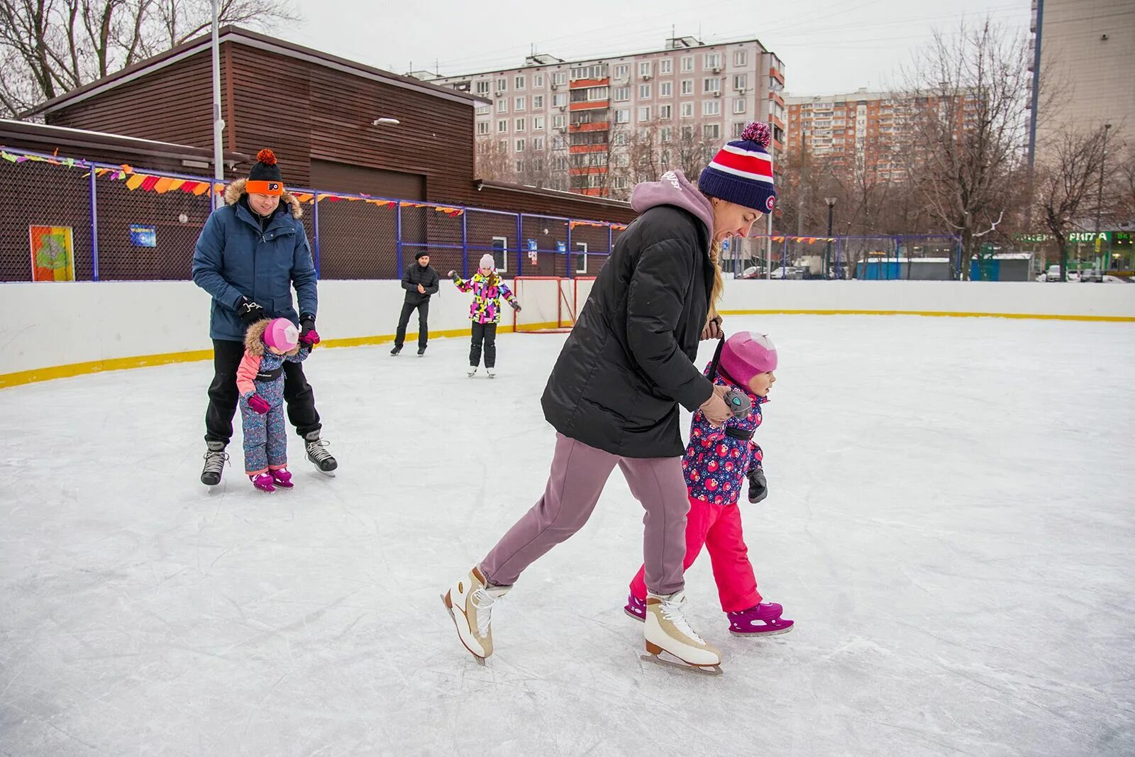 Каток. Центральный каток. Московский каток. Бесплатные катки в Москве. Регистрация на каток московские