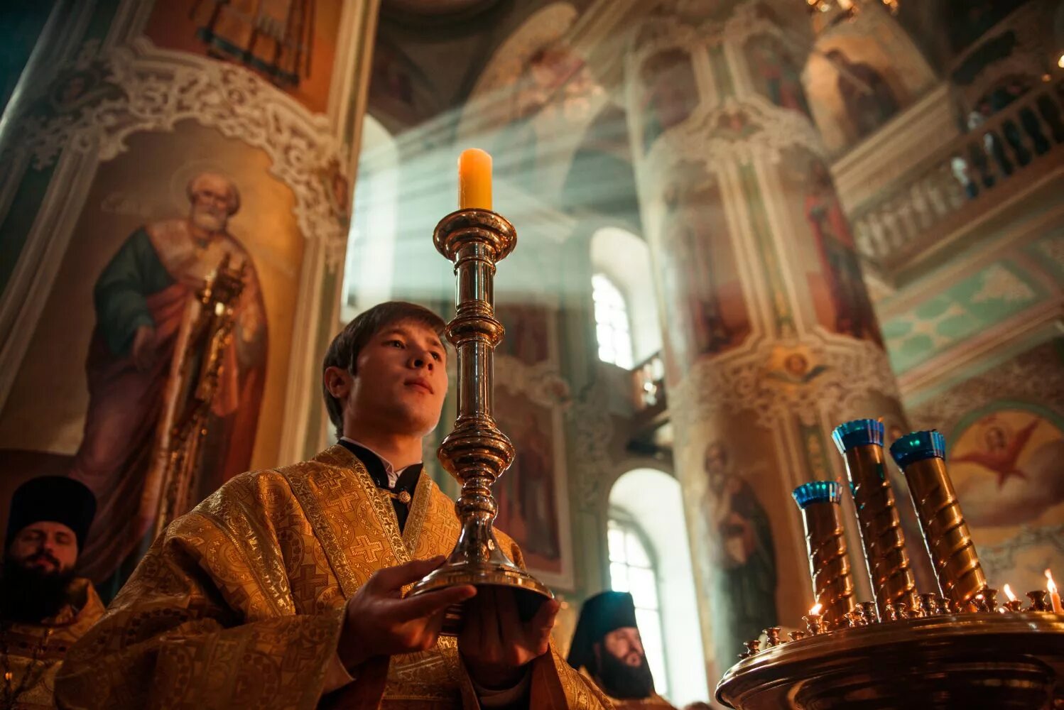 Богослужения великого поста. Великий пост Церковь. Великий пост в храме. Народ в храме Великий пост. Литургия света.