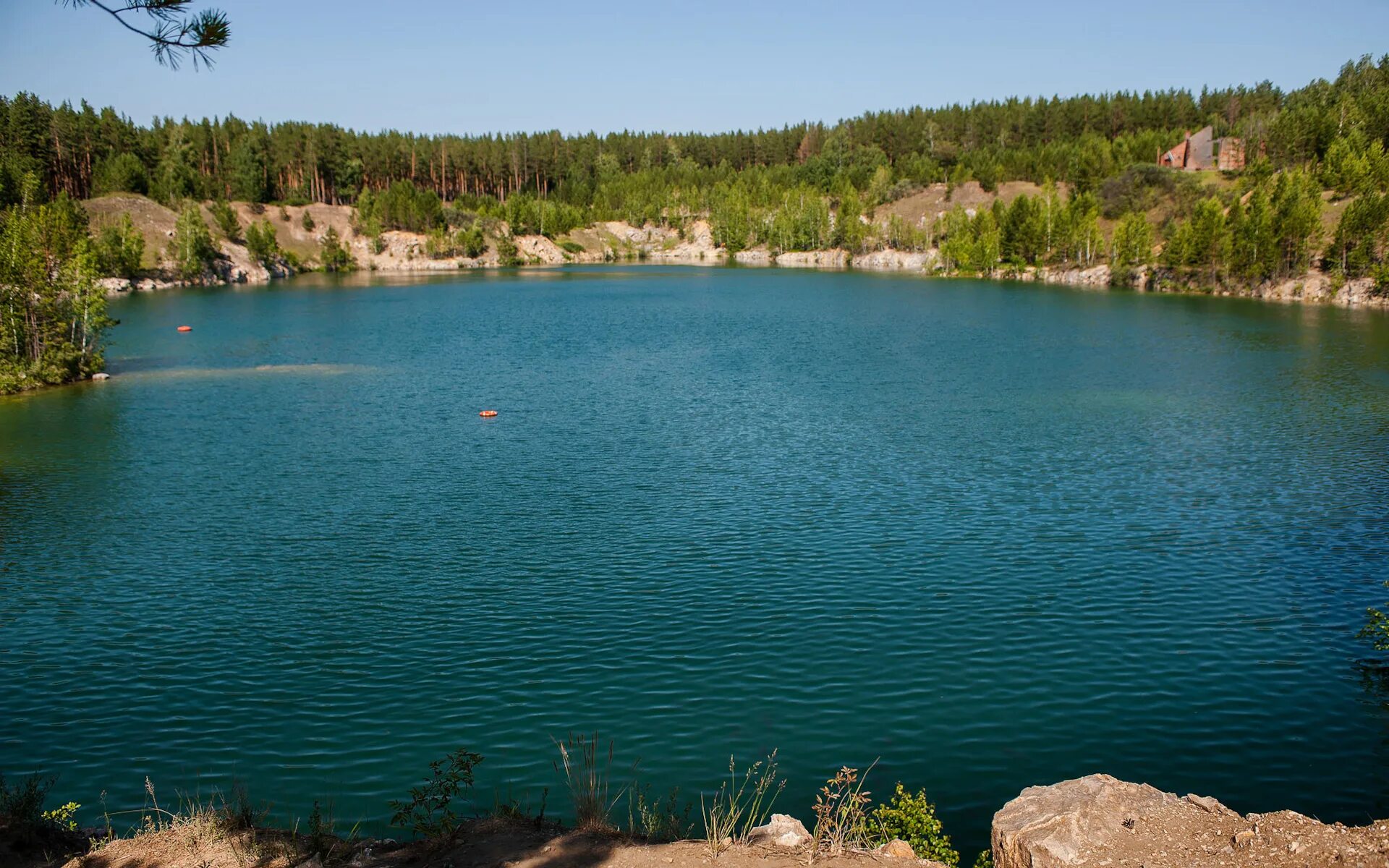 Озера области для купания. Абрашино мраморное озеро. Караканский Бор мраморное озеро. Абрашино озеро Новосибирск. Мраморное озеро в Абрашино Новосибирская область.