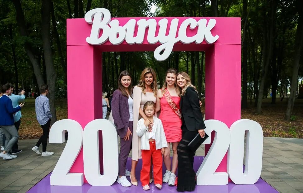 самые красивые девушки липецка. последний звонок липецк. фотозоны на выпускной в школе. инстаграм липецка. силикатные озера липецк девушки.