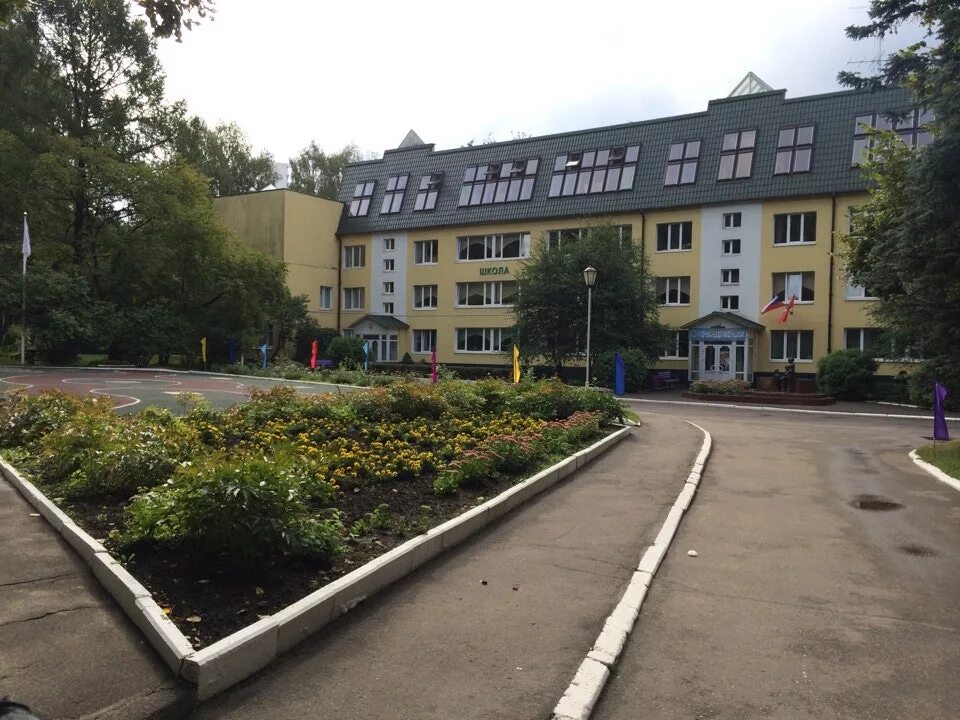 Школа олимп рублевское шоссе. Школа олимп отзывы. Школа олимп рублевское шоссе. Частная школа олимп плюс. Резиновое покрытие мастерфайбер.