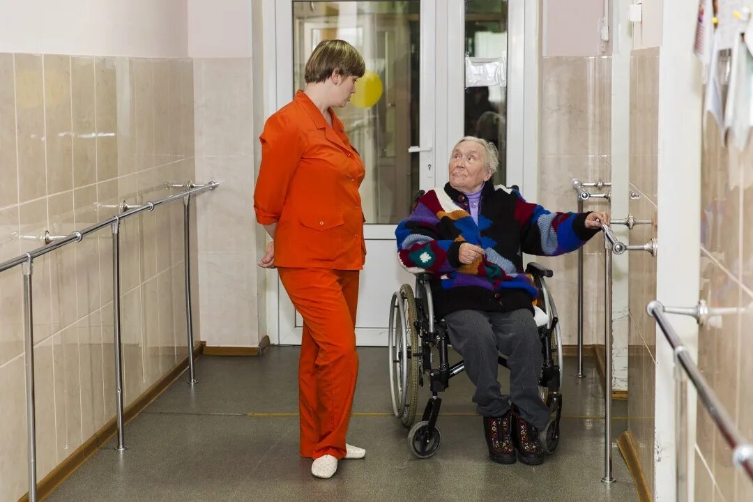 сотрудникам социальных учреждений. социальное предприятие. социальный работник и клиент. соцработник. социальная работа с молодежью.