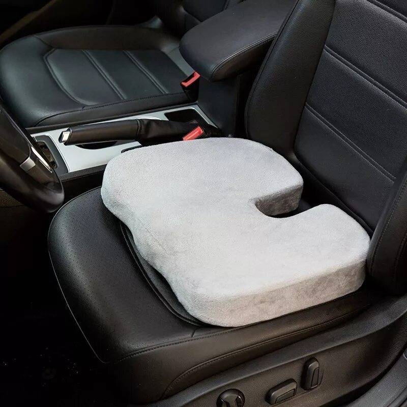 Какая подушка сидения. Car Seat Orthopedic Cushion. Подушка сидения водителя Peugeot 308. Ортопедическая подушка в авто. Ортопедическая подушка для сидения в автомобиле.