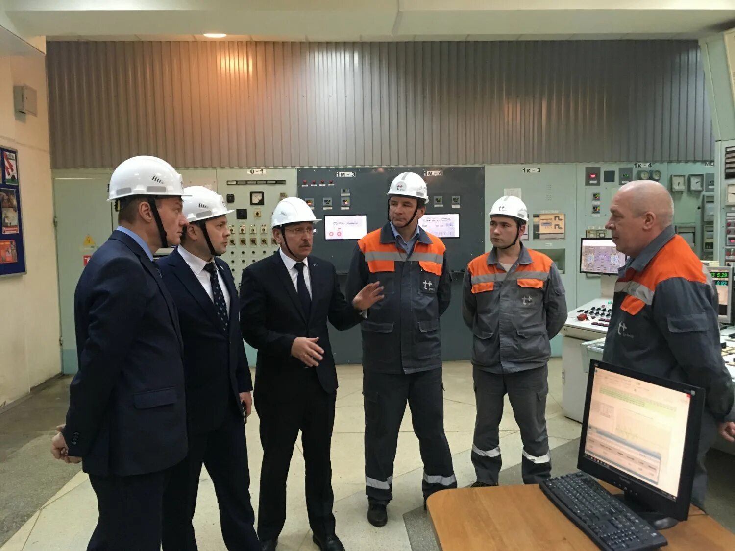 Энергетики саратова. Тэц саратов. Энергетики саратова. Птицезащитное устройство на вл 110 кв ташкент. Энергетики саратов.