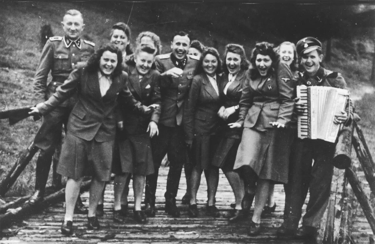 Надзирательницы концлагерей Германии. Офицеры СС В концентрационных лагерях. Helferinnen 1942. Эсэсовцы концлагеря Освенцим.