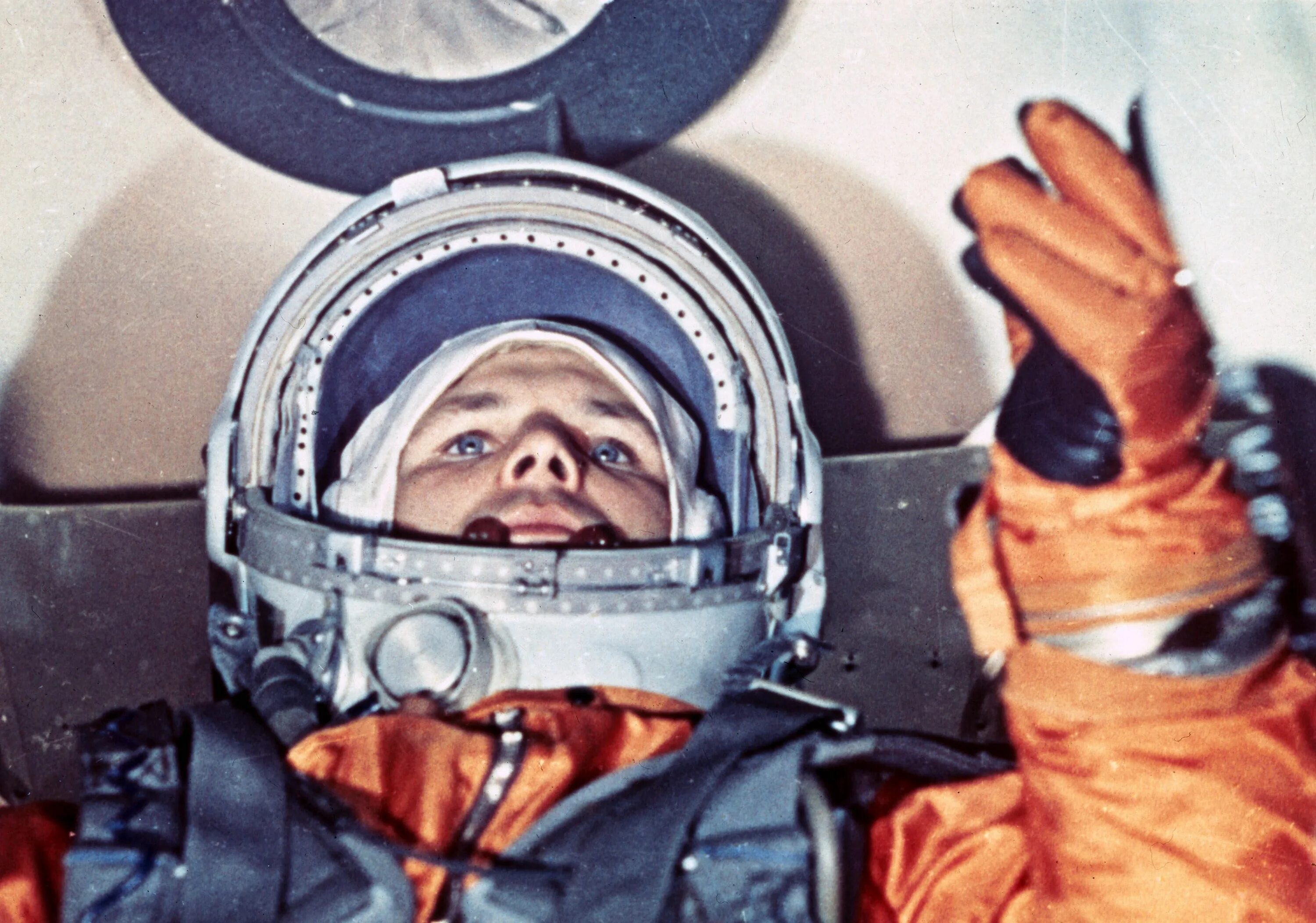 Первый полет человека видео. Космонавт 1961 Гагарин. Полет Юрия Гагарина в космос.