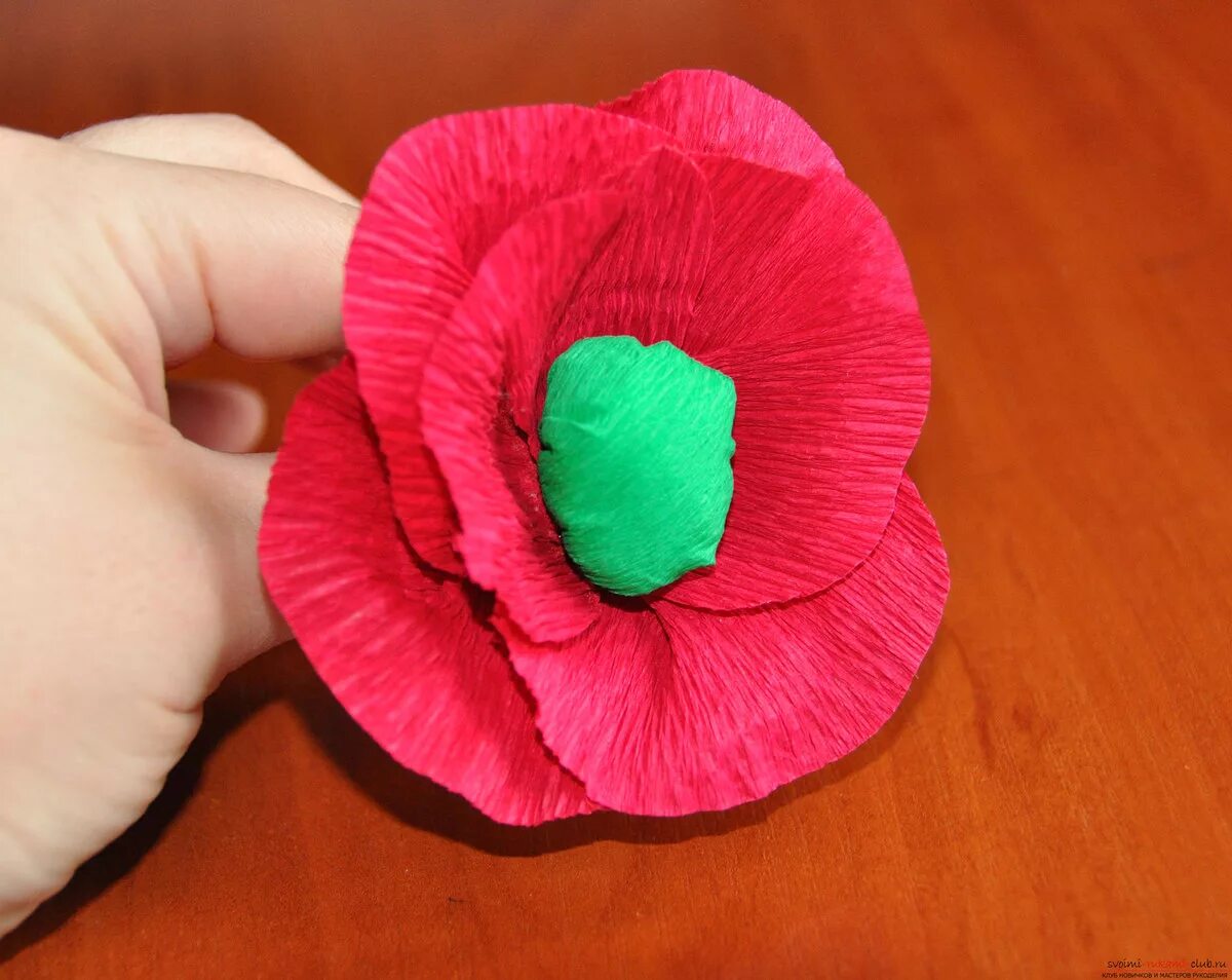 цветы из гофры. сделать поделки из гофрированной бумаги. сделать поделки из гофрированной бумаги. цветы из креповой бумаги. цветы из гофрированной бумаги.