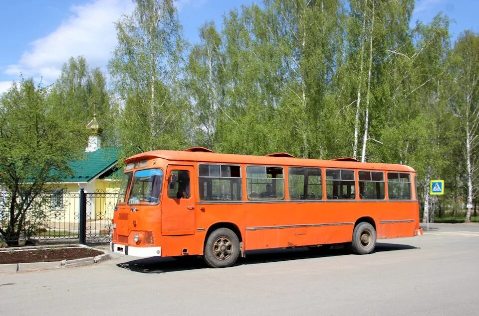 Сайт оранжевый автобус пермь. ЛИАЗ 677мб. ЛИАЗ 677 Пригородный. ЛИАЗ 677м оранжевый. Оранжевый автобус ЛИАЗ 677.