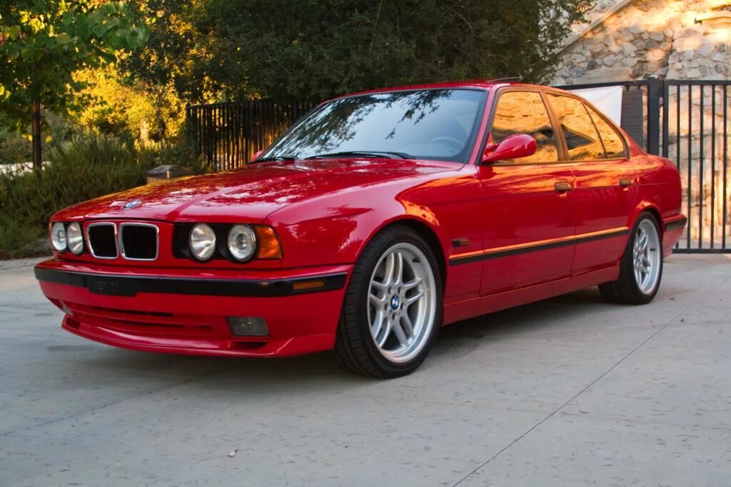 Е34 красная. BMW m5 e34 Red. BMW e34 красная. BMW 525 e34 красный. BMW e34 540i.