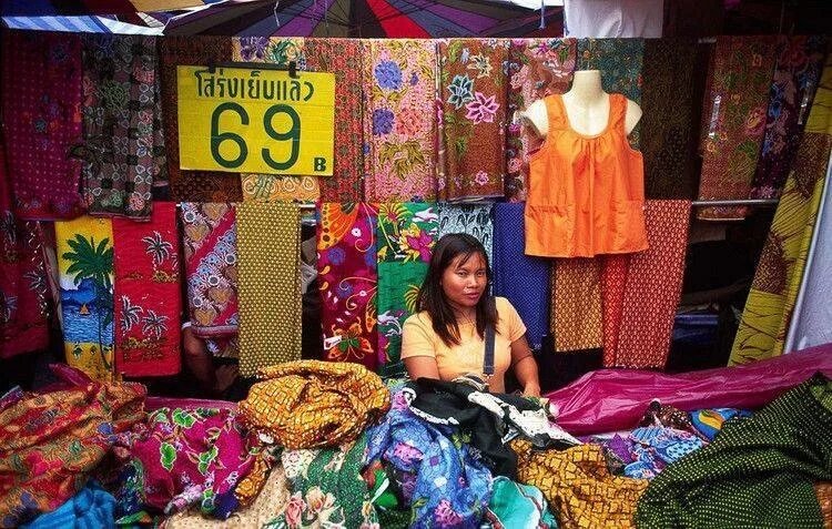 Паттайя где купить. Чатучак Бангкок. Рынок одежды в Тайланде. Рынок одежды в Паттайе. Одежда из Тайланд рынок.