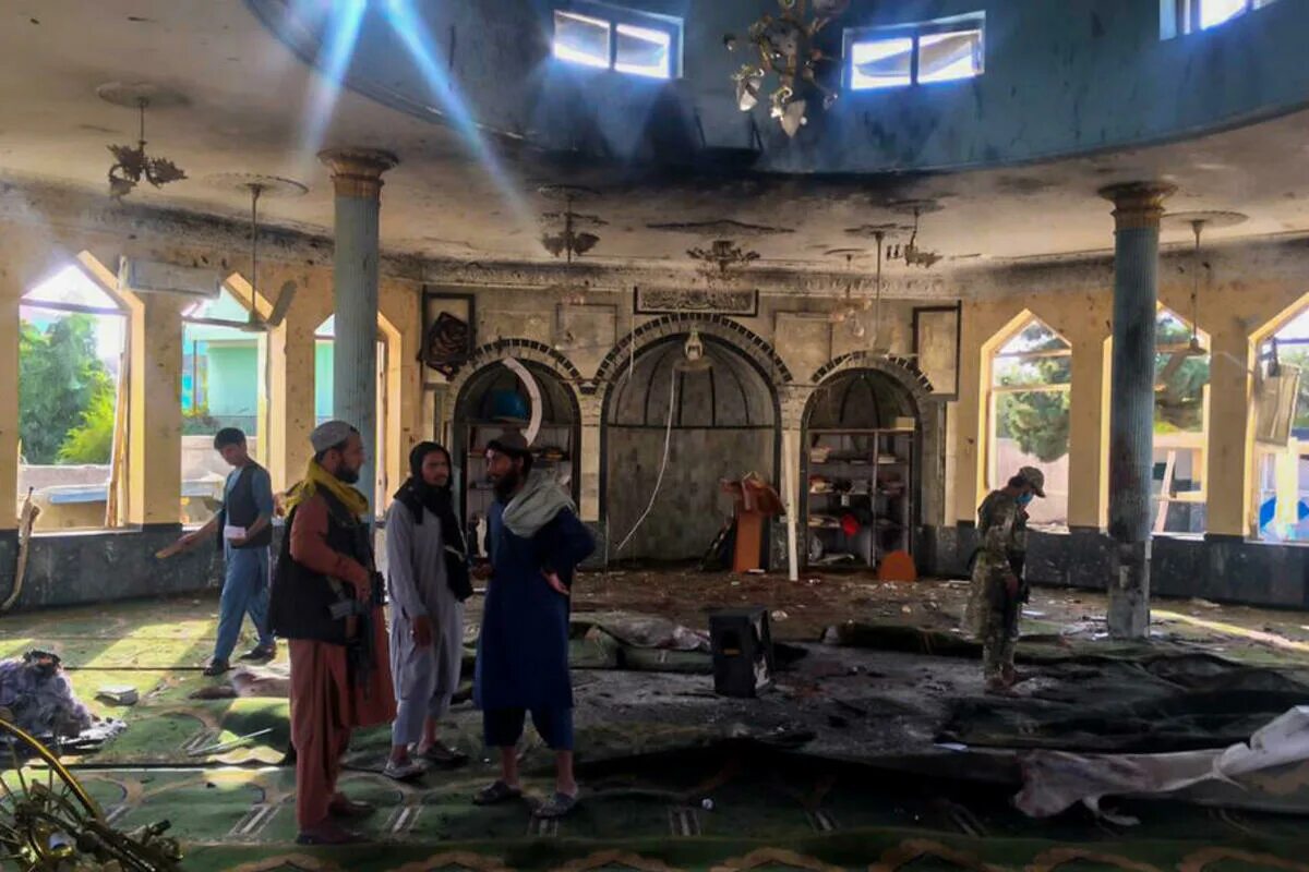 Теракт в Афганистане 2021 в мечети. Теракт в мечети Кундуза (2021). Взрыв в мечети в Афганистане.