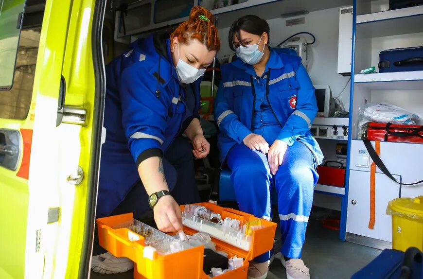 Подольская станция скорой медицинской помощи. С днем фельдшера. Врач скорой помощи. Станция скорой помощи одинцово. Фото людей работающих на скорой помощи в подольске.