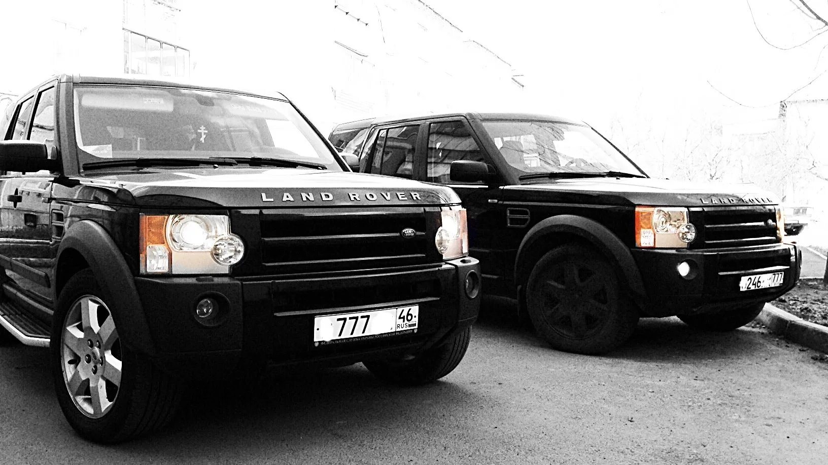 Дискавери 3 4.4 бензин. Ленд Ровер Дискавери 3 черный. Discovery Land Rover 4 черный тонированный. Land Rover Discovery черный тонированный. Land Rover Discovery 4 Рестайлинг чёрный тонированный.
