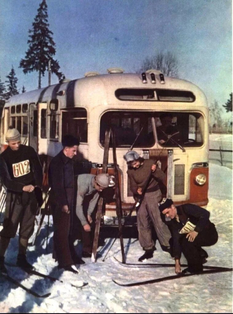 Новый год назад в прошлое. Зима в СССР. Фото СССР. Советские фотографии. Зима в Советском Союзе.