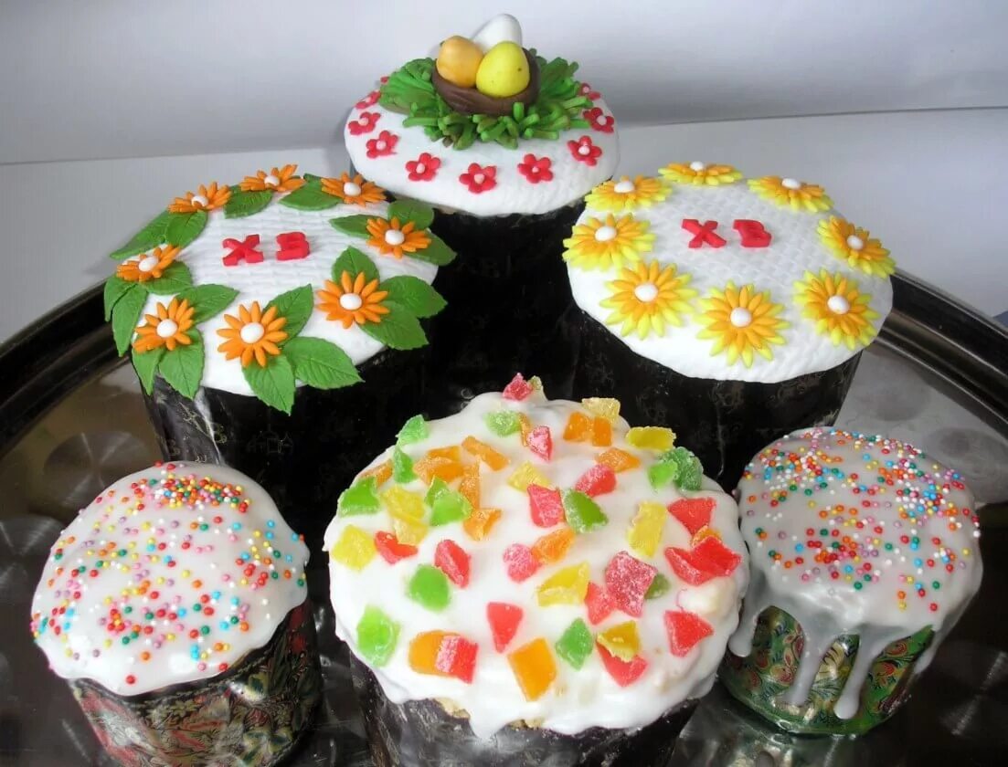 Украсить пасхальный кулич. Как украсить пасху фото. Необычное украшение куличей. Пасхальный кулич декор. Кулич «пасхальный».