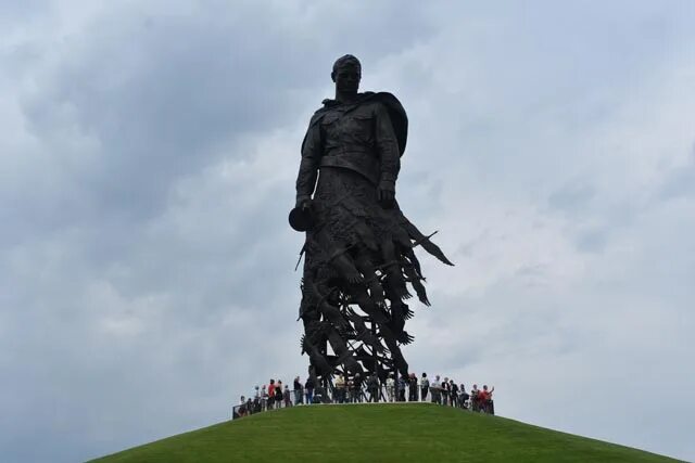 Ржев мемориал советскому солдату. Мемориальный комплекс подо ржевом. Мемориал подо ржевом. Ржев памятники великой отечественной войны. Ржев ржевский мемориал.