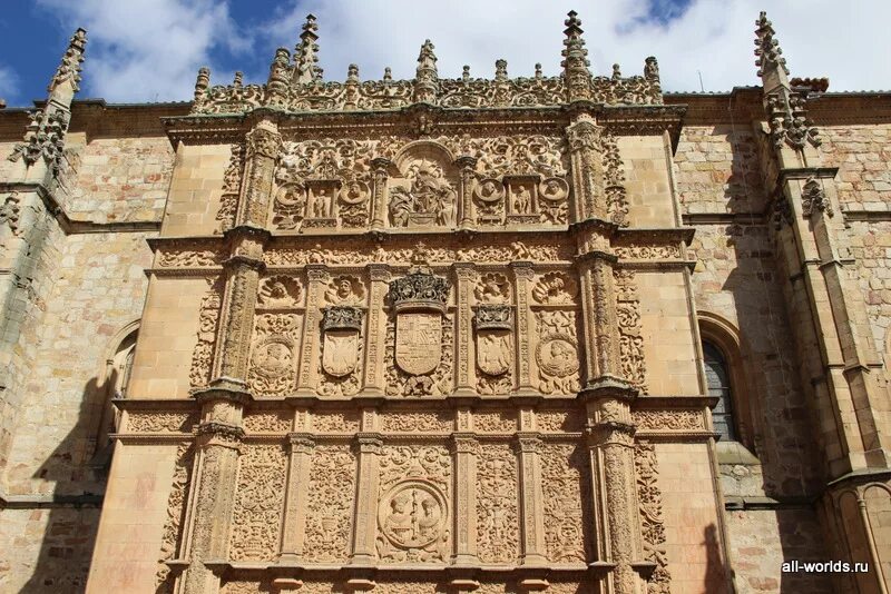 Западный фасад университета в Саламанке. Университет Саламанки в Испании. Фасад университета в Саламанке 1529 г. Университет Саламанки в Испании фасад.