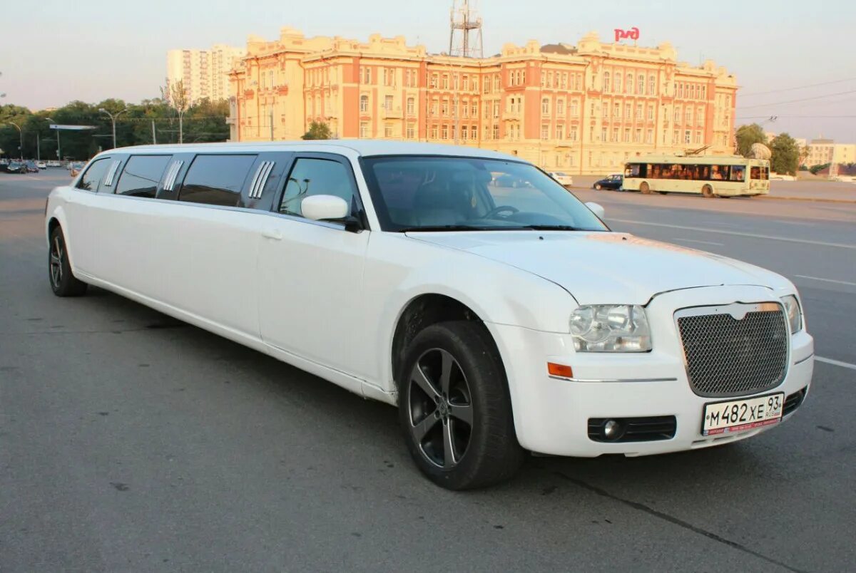 Автопрокат тирасполь. Найм машины ростов на дону. Тойота камри бизнес класс. Автопрокат столица. Автопрокат 7.