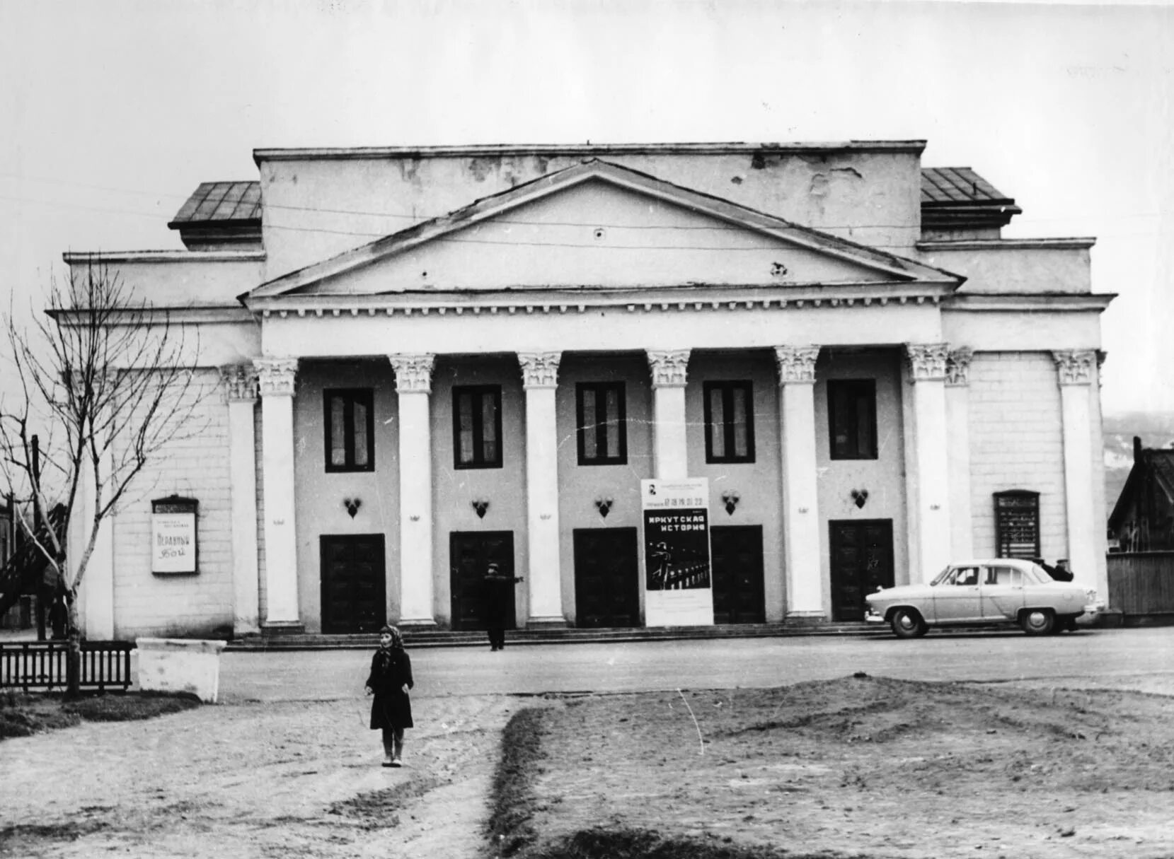 Сахалинск театр. Драматический театр южно-сахалинск. драмтеатр чехова южно-сахалинск. старый театр южно сахалинск. чехов-центр южно-сахалинск.