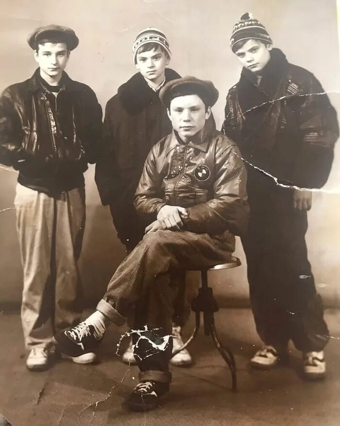 Молодежь 90. 90 Ые годы в России. Мода 90 годов. Молодежные банды.