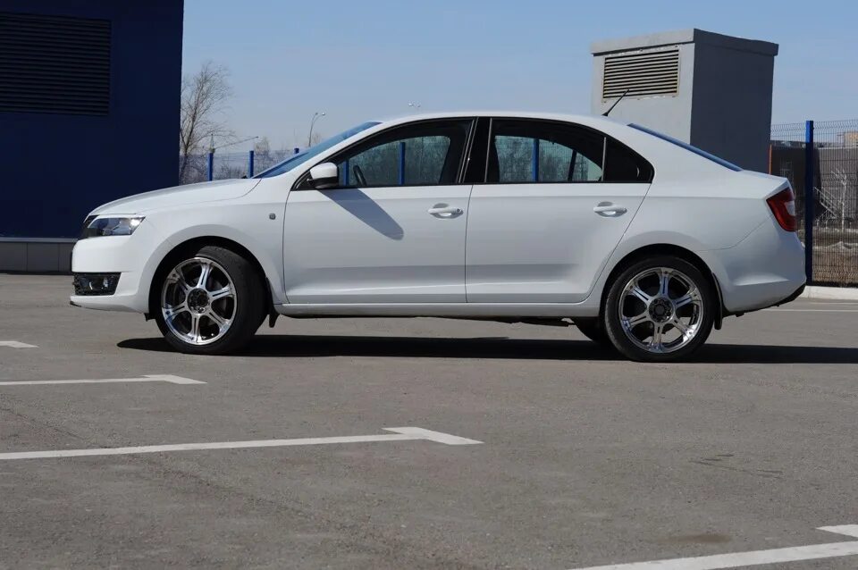 Шкода рапид какие диски. Skoda rapid r18. шкода рапид r18. шкода рапид диски р18. шкода рапид на 18 дисках.