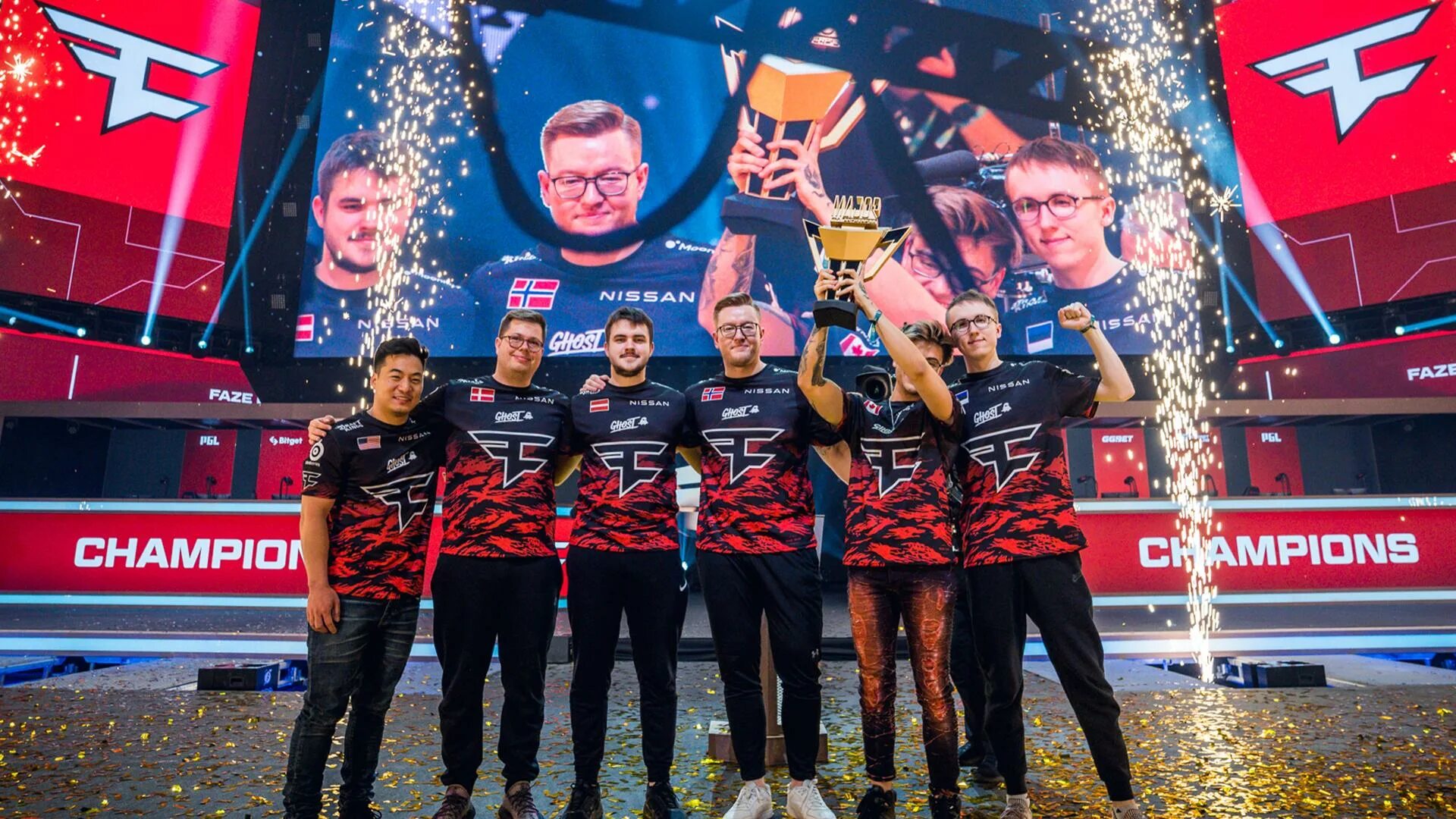 Команда faze clan. Команда FAZE 2022. PGL Antwerp 2022. Фейз клан мажор 2022. FAZE Clan 2022.