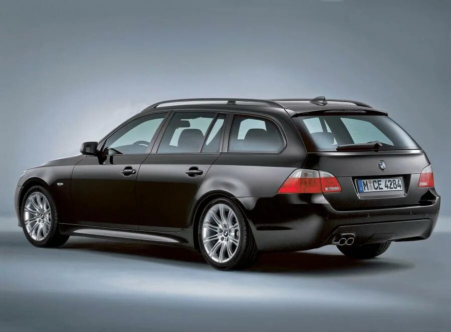 Что означает touring. Bmw 5 touring e61. bmw 5 e61 универсал. bmw e61 touring. bmw 5 e60 touring.
