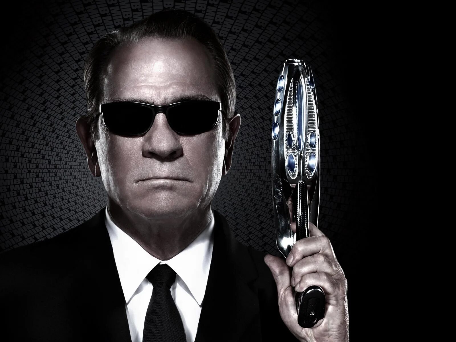 Уилл смит люди в черном 1. Как называются люди в черном. Уилл смит мэн ин блэк. Джош бролин люди в черном. Уилл смит люди в черном.