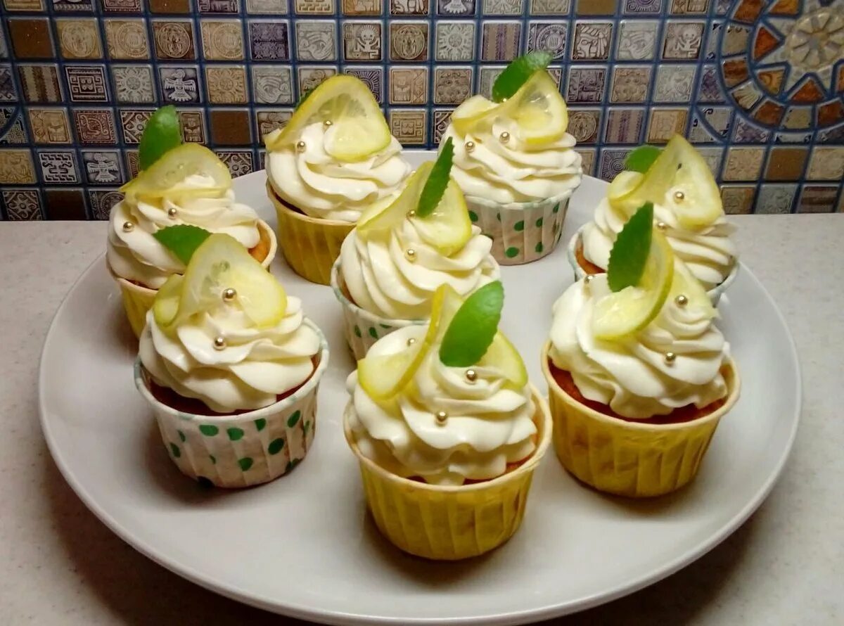 капкейки крем брюле. капкейки. капкейки с кремом чиз. крем чиз маскарпоне. творожные капкейки.