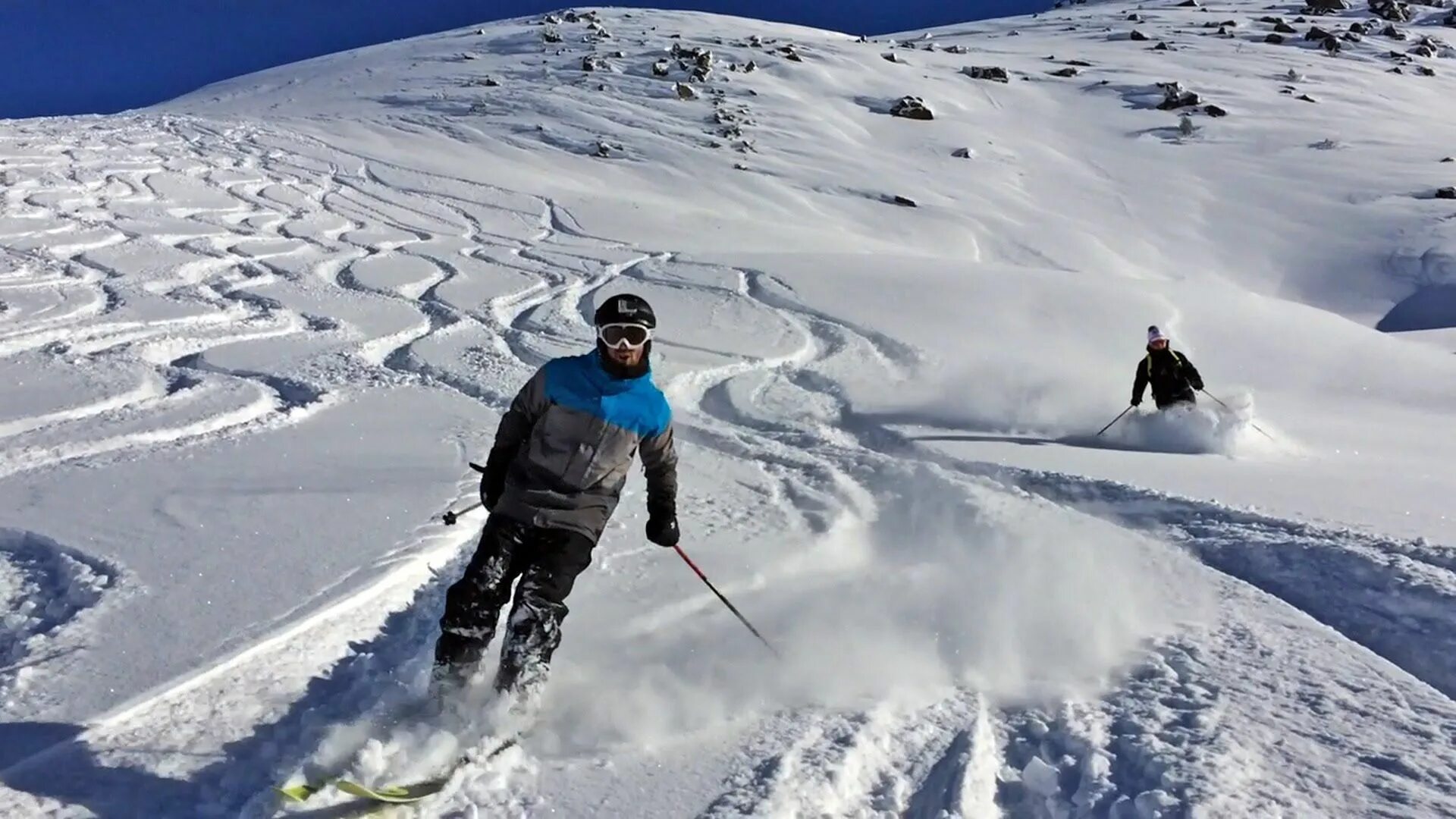 Снаряжение для катания на лыжах. Горнолыжные приключения. Лыжная гора. Горнолыжный курорт обои. Alp ski